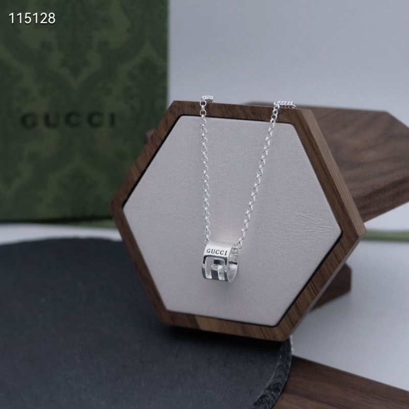 G*u*i necklaces